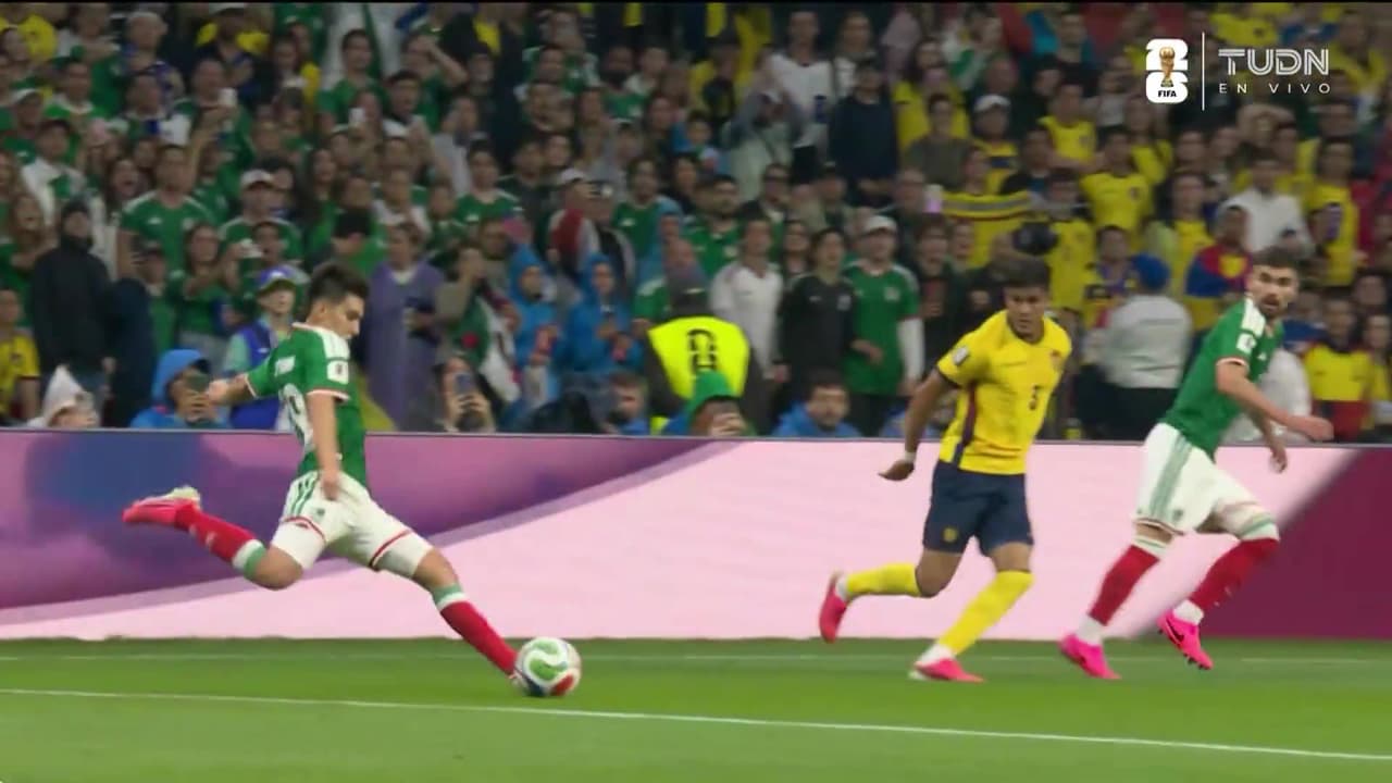 ¡Gilberto Mora estuvo a centímetros de hacer el gol de su vida!