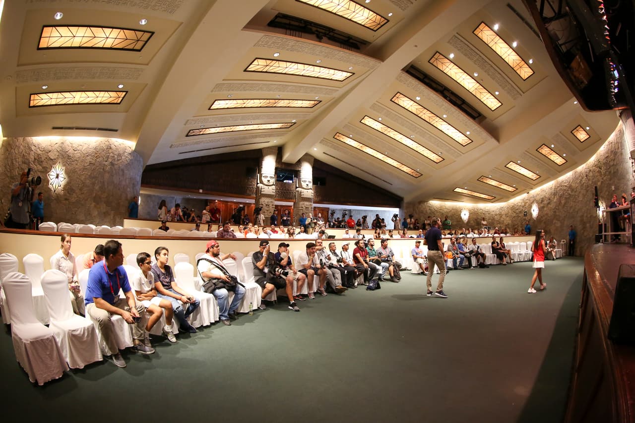 Una gran cantidad de representates de los medios de comunicación se congregaron para desvelar el misterio de cómo se jugaría este torneo que, si bien ve la baja de algunas figuras como Juan Martín del Potro, los que lo jugarán no desmerecen.