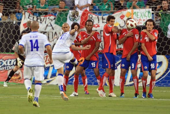 Con esta bombazo de Zelaya, El Salvador se puso en ventaja 1-0 al minuto 44.