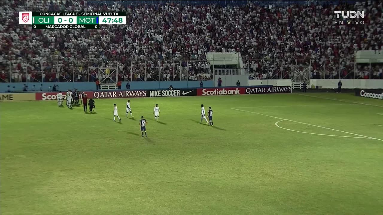 ¡Tarjeta Roja! Marcelo Pereira recibe la segunda amarilla y se va del juego.