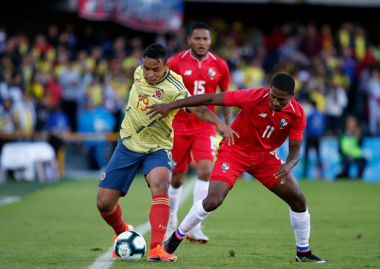 En el segundo tiempo Panamá fue más defensivo y Colombia jugó con más tranquilidad y sin concretar las múltiples opciones de gol que tuvo frente al arco de José Calderón.