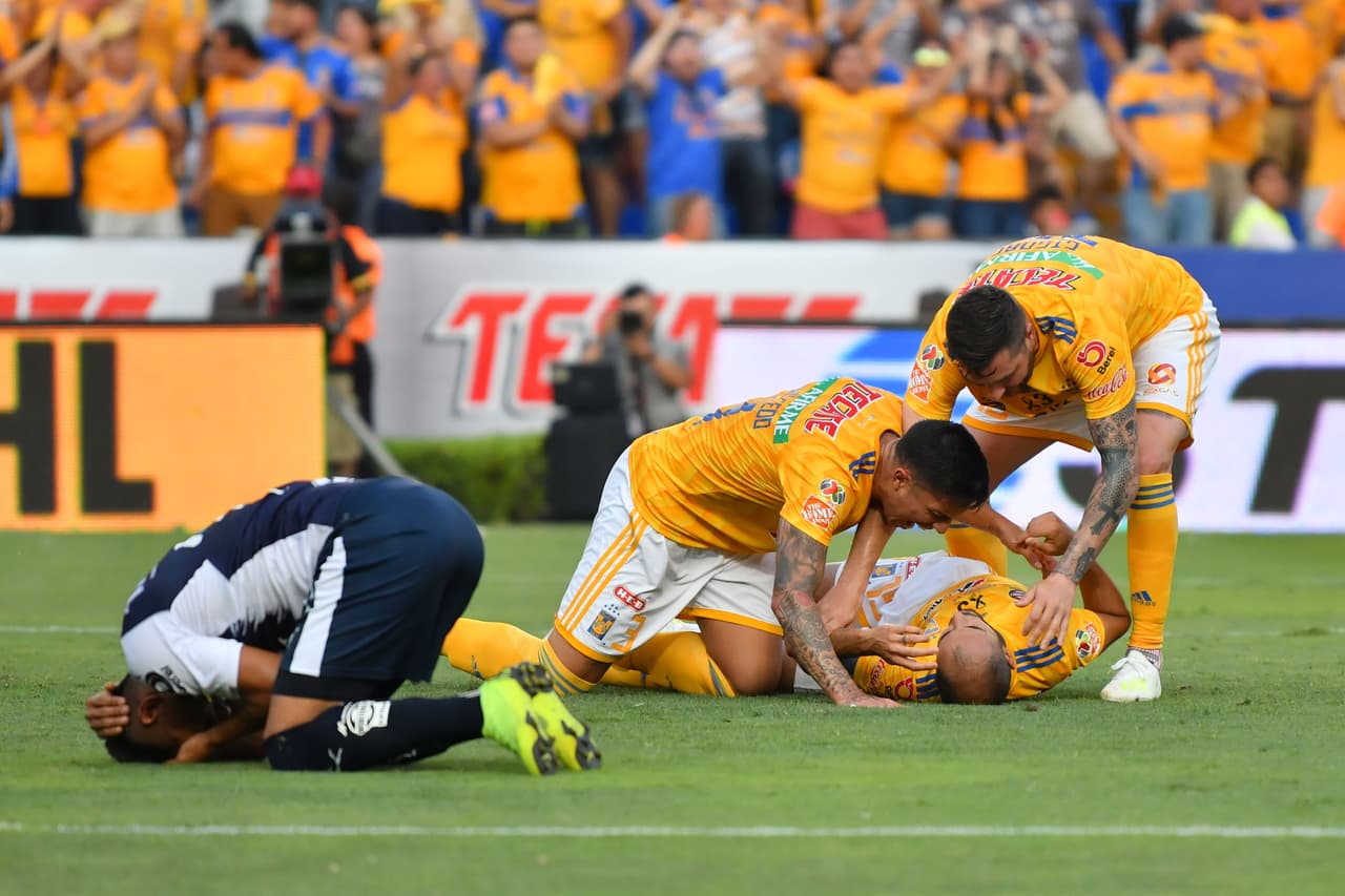 Pizarro quedó noqueado en el terreno de juego.