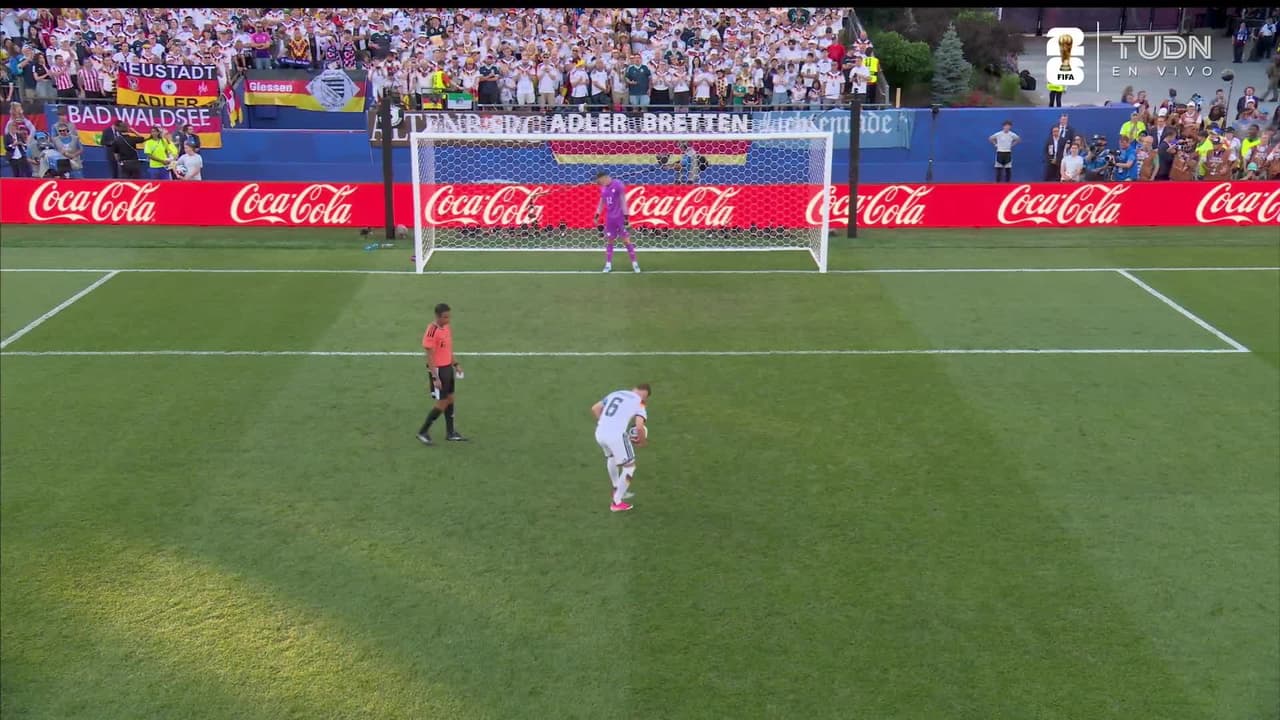 ¡GOL!  anota para Alemania. Joshua Kimmich