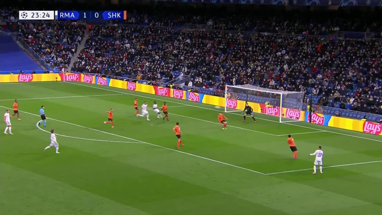 ¡TIRO ATAJADO! disparo por Mykhailo Mudryk.