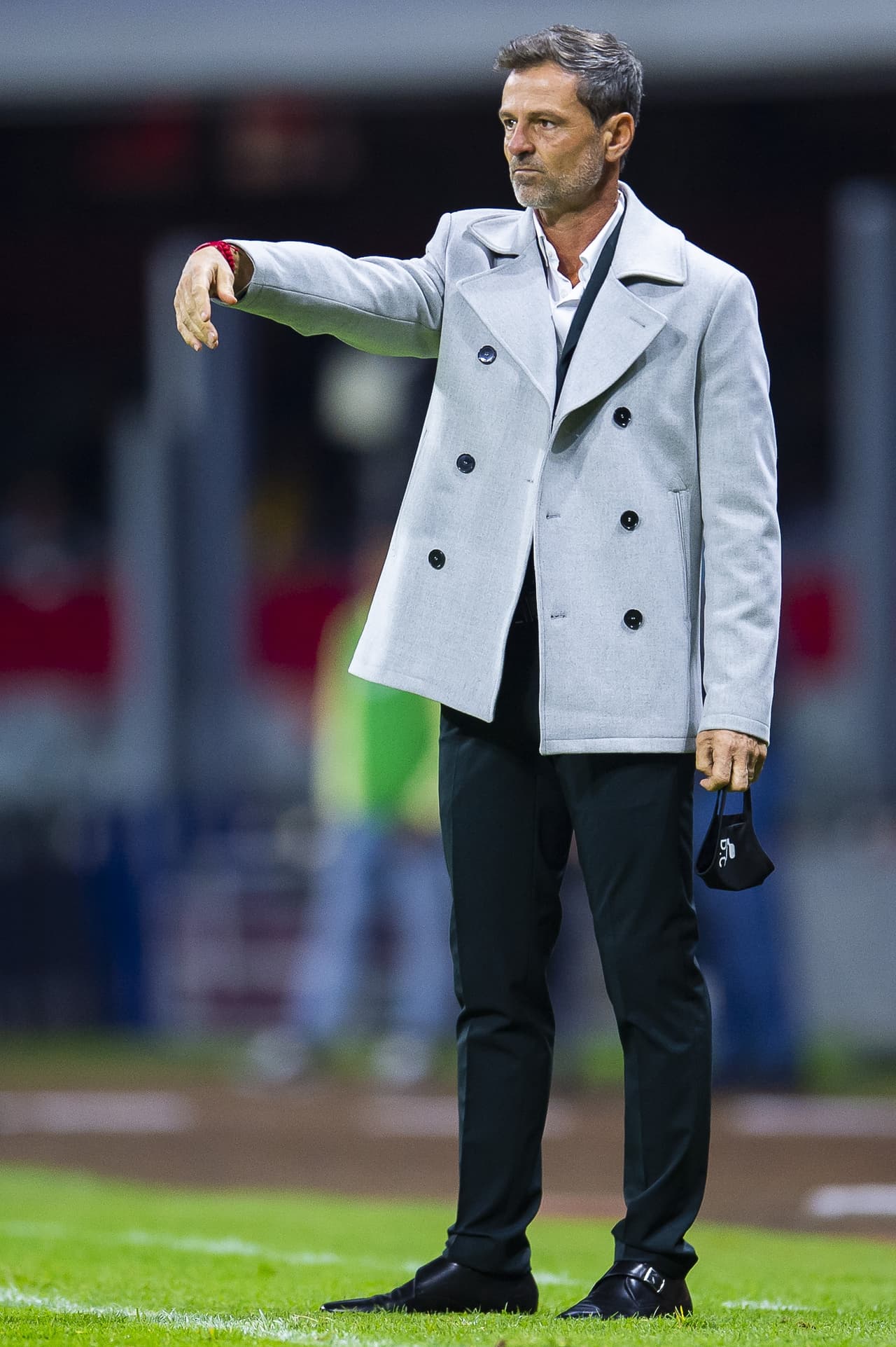 Diego Cocca daba indicaciones desde la banda.