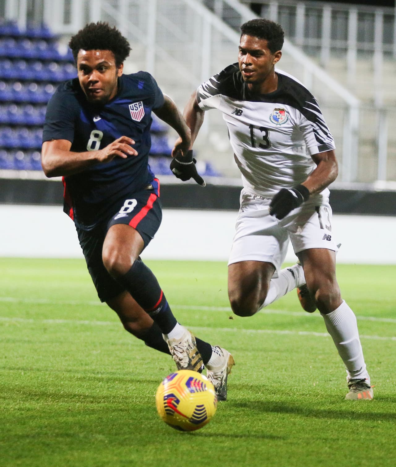 Estados Unidos se impone ante Panamá 6-2 en partido internacional amistoso FIFA. Gio Reyna se encargó de abrir marcador para la escuadra de las barras y las estrellas, posteriormente cayó el doblete de Nicholas Giaocchini, mientras que Sebastián Lletget sum´o uno más y Sebastián Soto otro par. José Fajardo marcó dos goles para los panameños,