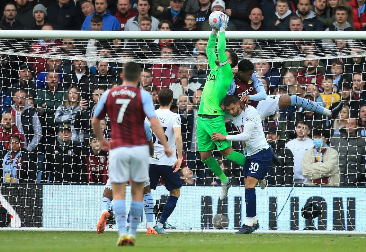 Tottenham superó 0-4 al Aston Villa.