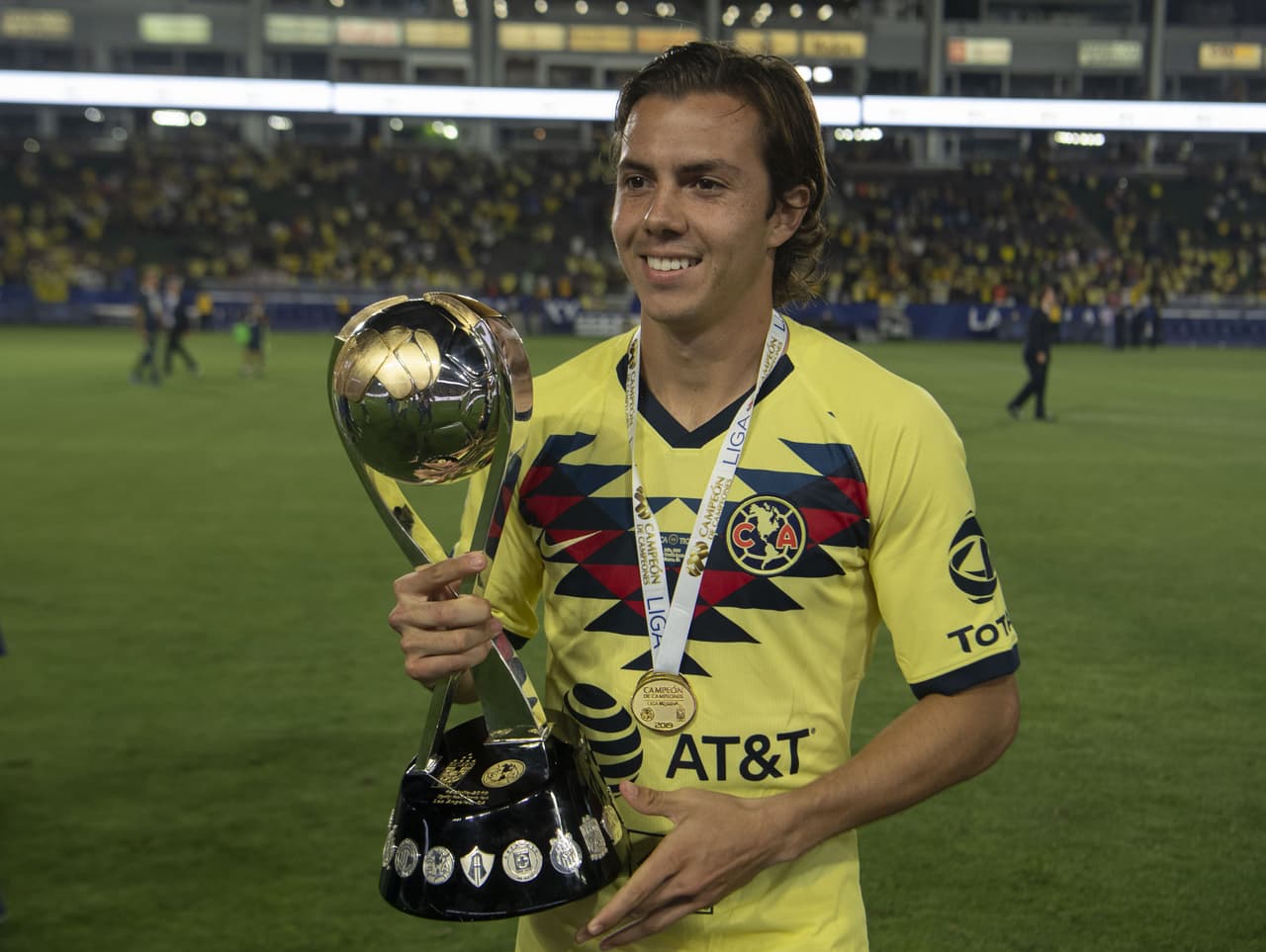 Córdova ha jugado como extremo o como mediocampista de contención: la posición de Héctor Herrera.