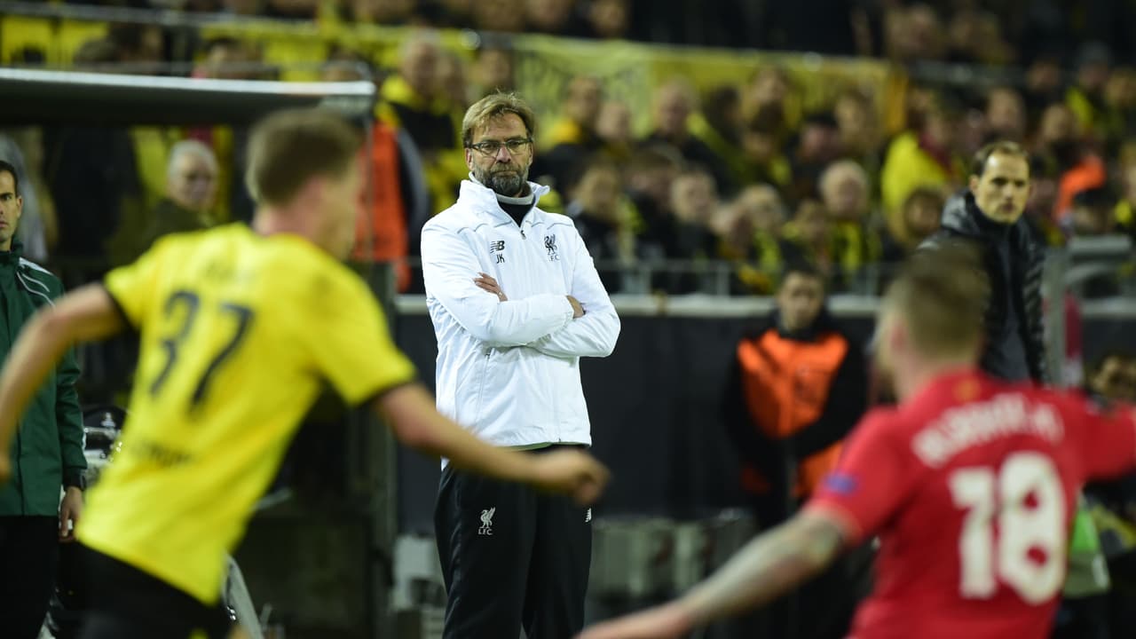 Llegó el silbatazo y con ello comenzó el duelo de estrategias con un Klopp que conoce a la perfección el funcionamiento de casi todos los integrantes del Dortmund que hasta hace unos meses eran sus pupilos.