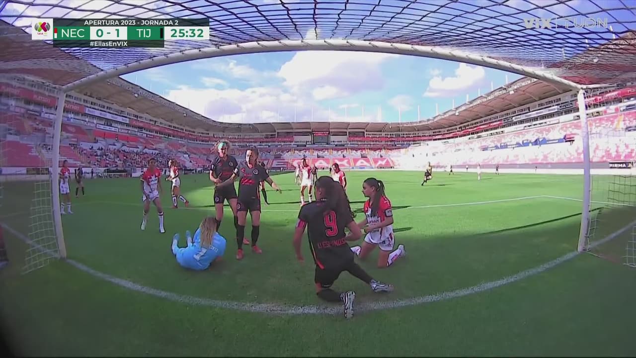 ¡Rayos! La esférica quedó a la deriva y Xolos no pudo concretar el gol