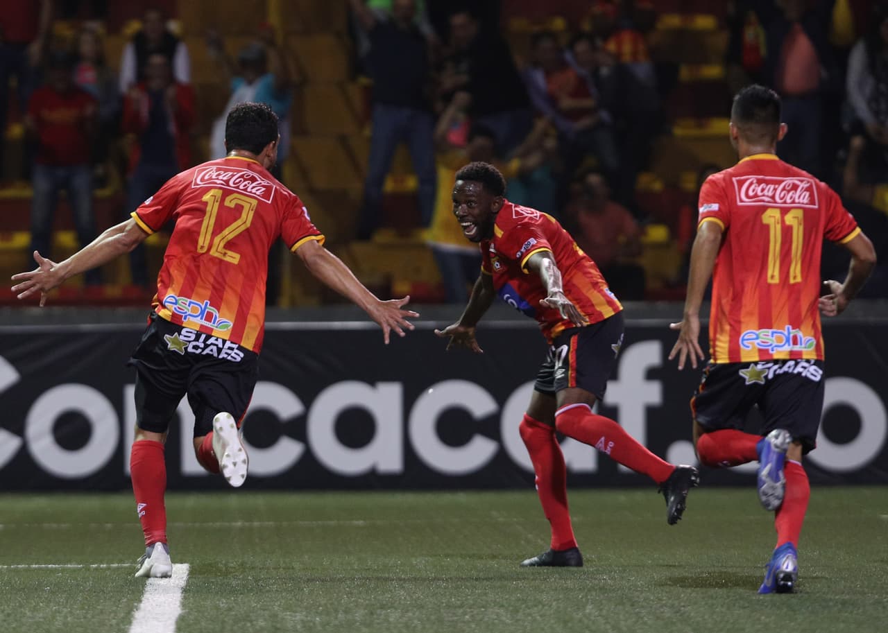 Y para hacer las cosas aún peor para el equipo de Frank de Boer, Herediano timbró por segunda ocasión en el marcador.