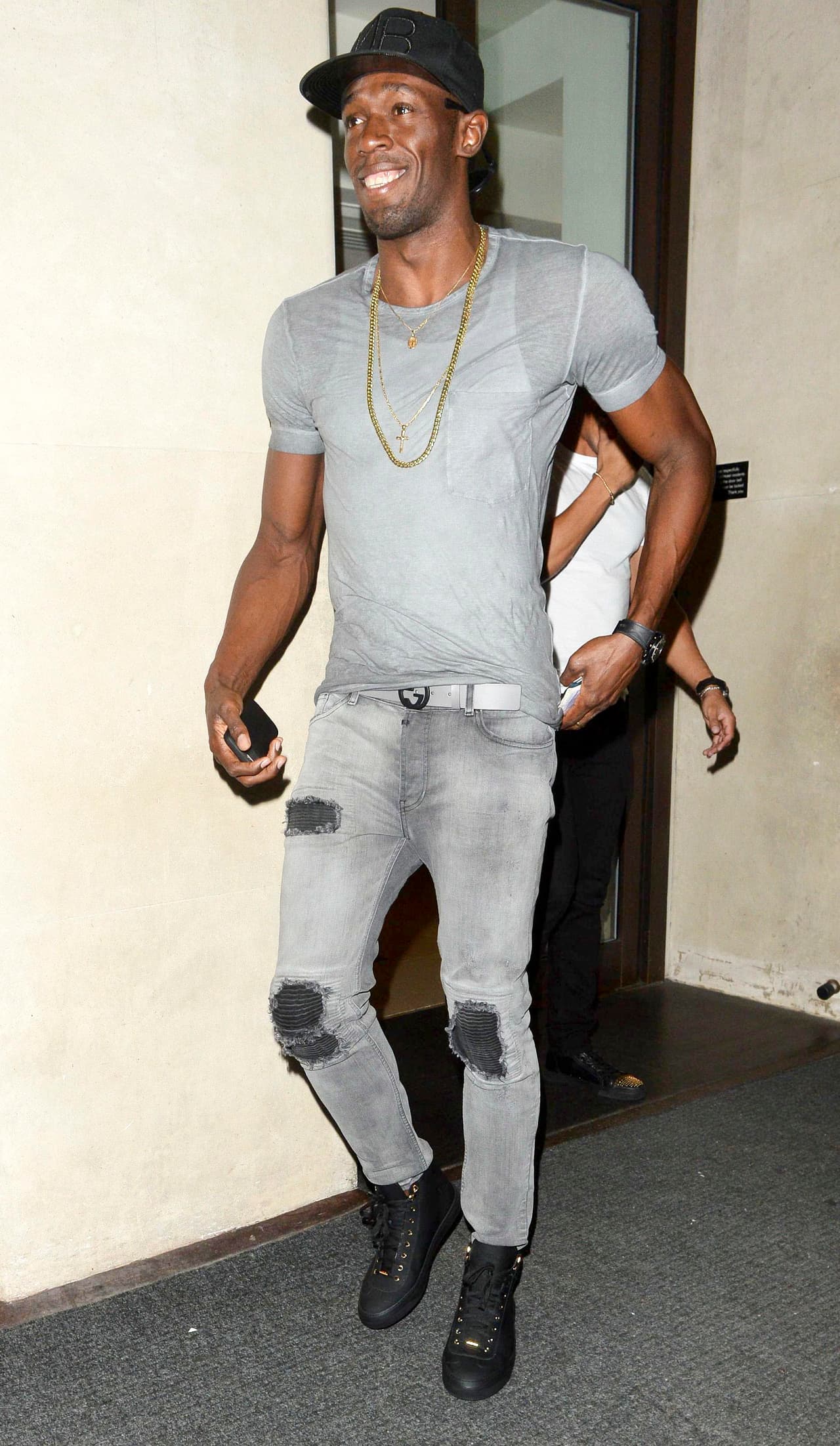 El ganador de tres medallas dejó Río, pero no la fiesta.