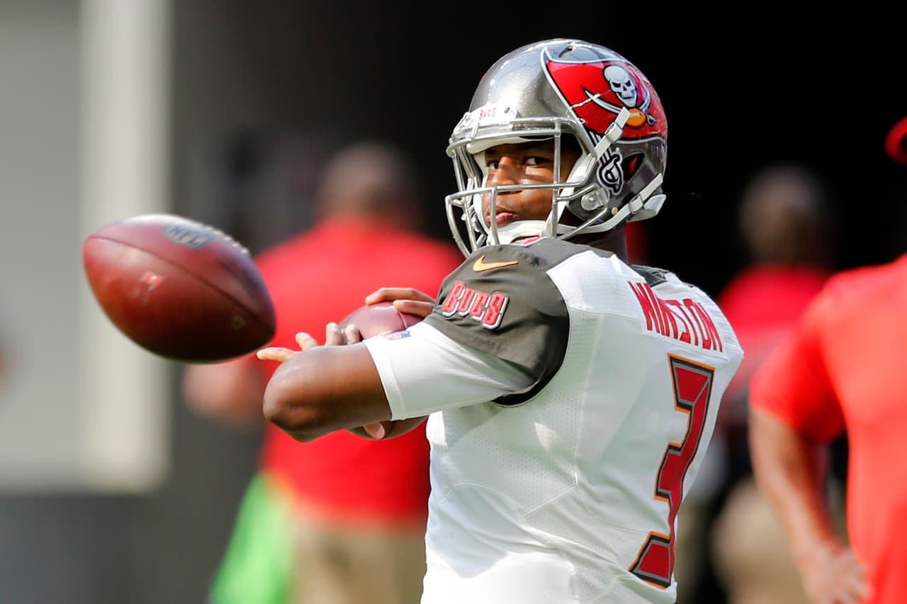 <b>Jameis Winston (Buccaneers) </b>Tras un inicio discreto lleva dos juegos con más de 300 yardas y 2 TDs. El jueves podría lucirse ante los Pats. Intenta adquirirlo jugando la carta de su duro calendario con ARI, BUF y CAR.