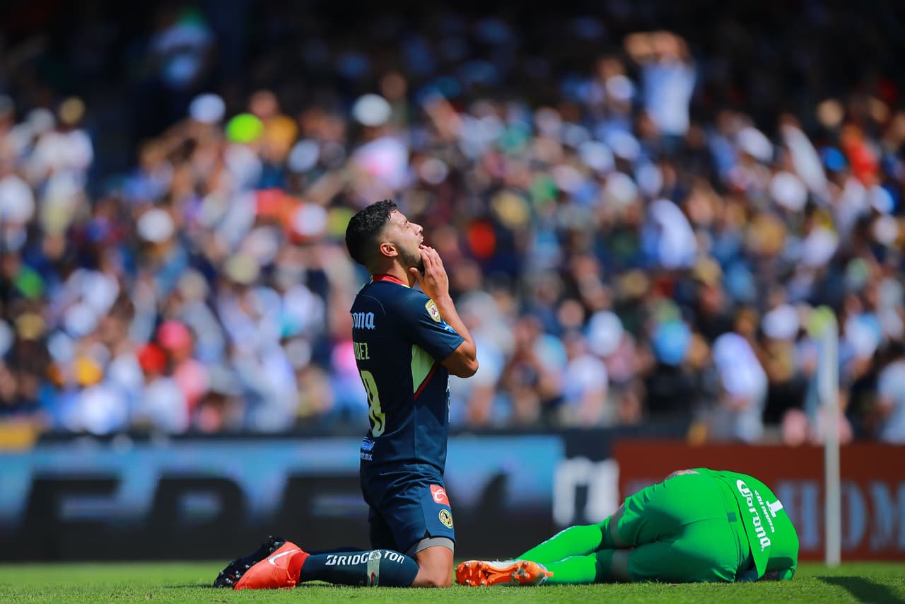 Sin embargo, las buenas atajadas de Alfredo Salívar (derecha) y la mala puntería de las Águilas impidieron que llegara el gol.