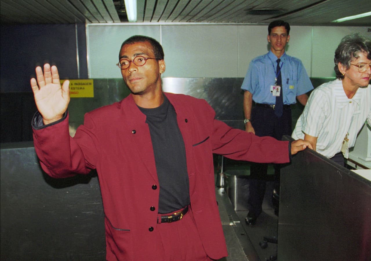 Al final, la actitud de Romario colmó la paciencia del entrenador que pidió la salida del jugador tras su indisciplina.