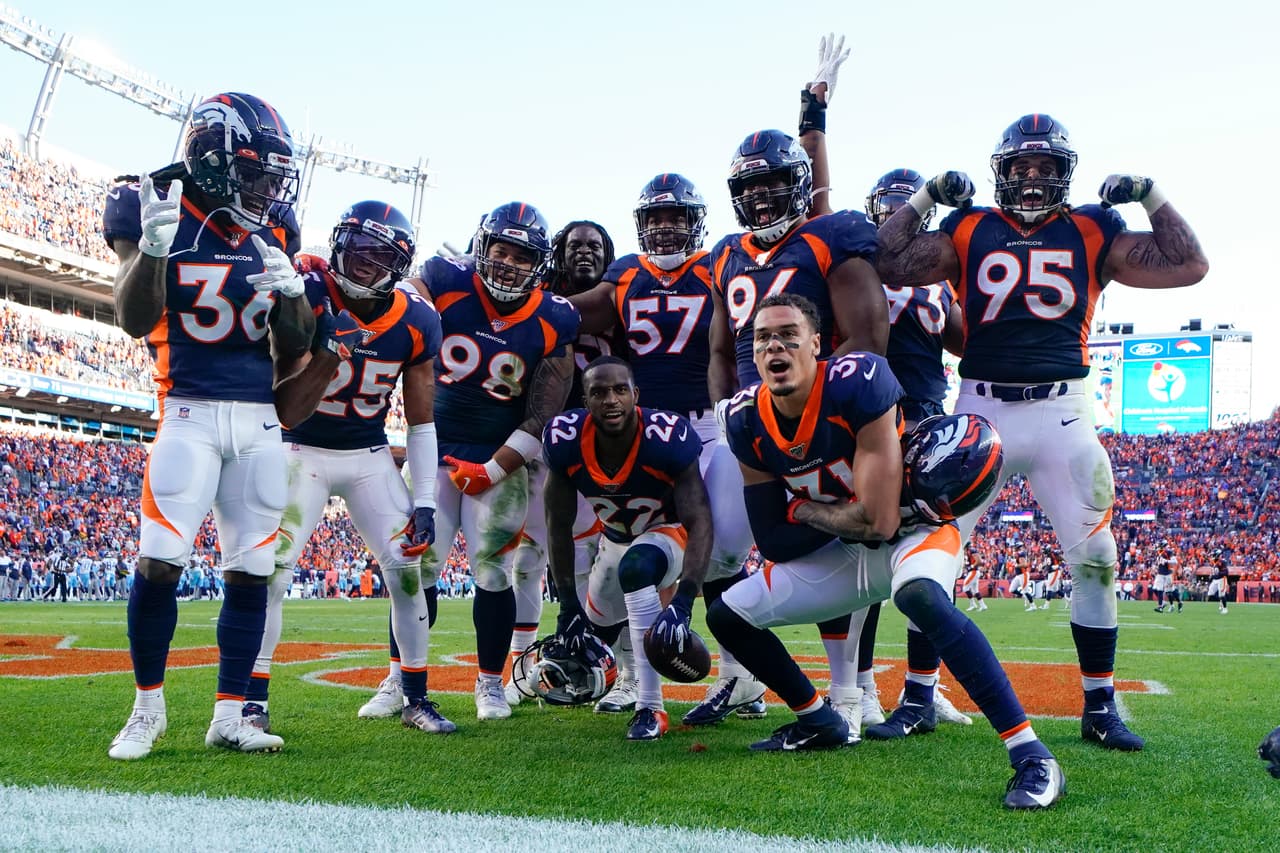 Broncos se impone a Titans con blanqueada