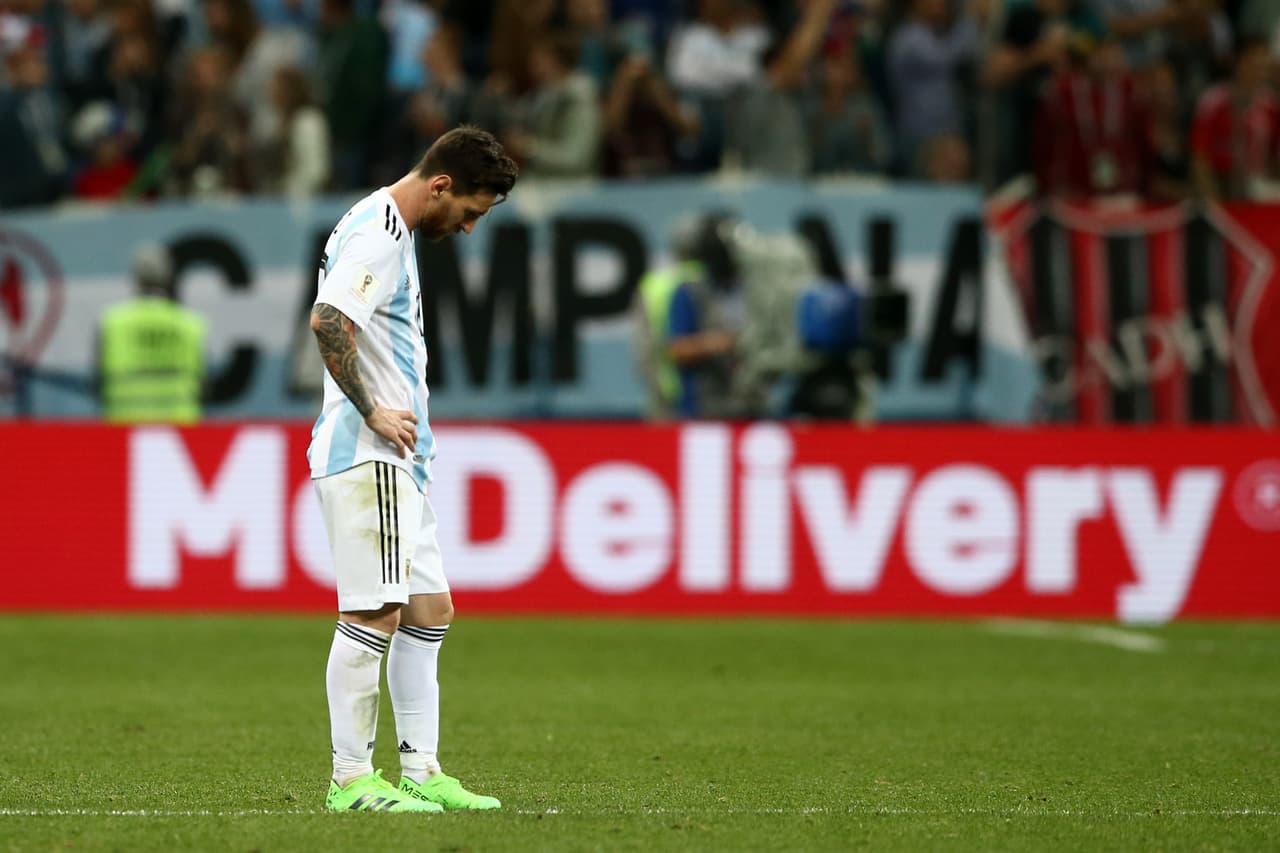 Lleno de desconsuelo, impotente, "La Pulga" no puede ocultar su sentir.