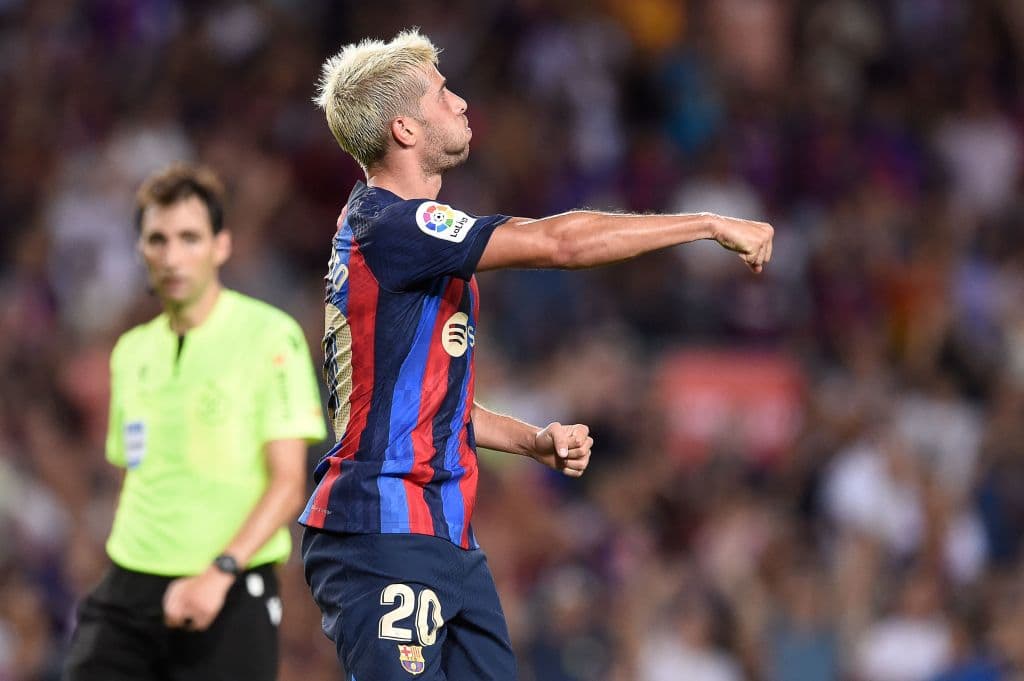 El Barcelona se impuso por 4-0 al Valladolid en el Spotify Camp Nou con dos goles de Robert Lewandowski, uno de Pedro González ‘Pedri’ y otro de Sergi Roberto en un encuentro correspondiente a la tercera jornada de LaLiga Santander.