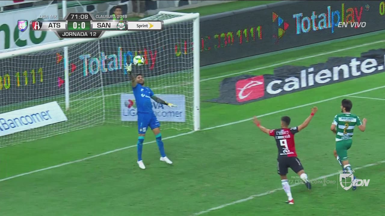 Atajadón de Jonathan Orozco y le quitó el gol a Barceló