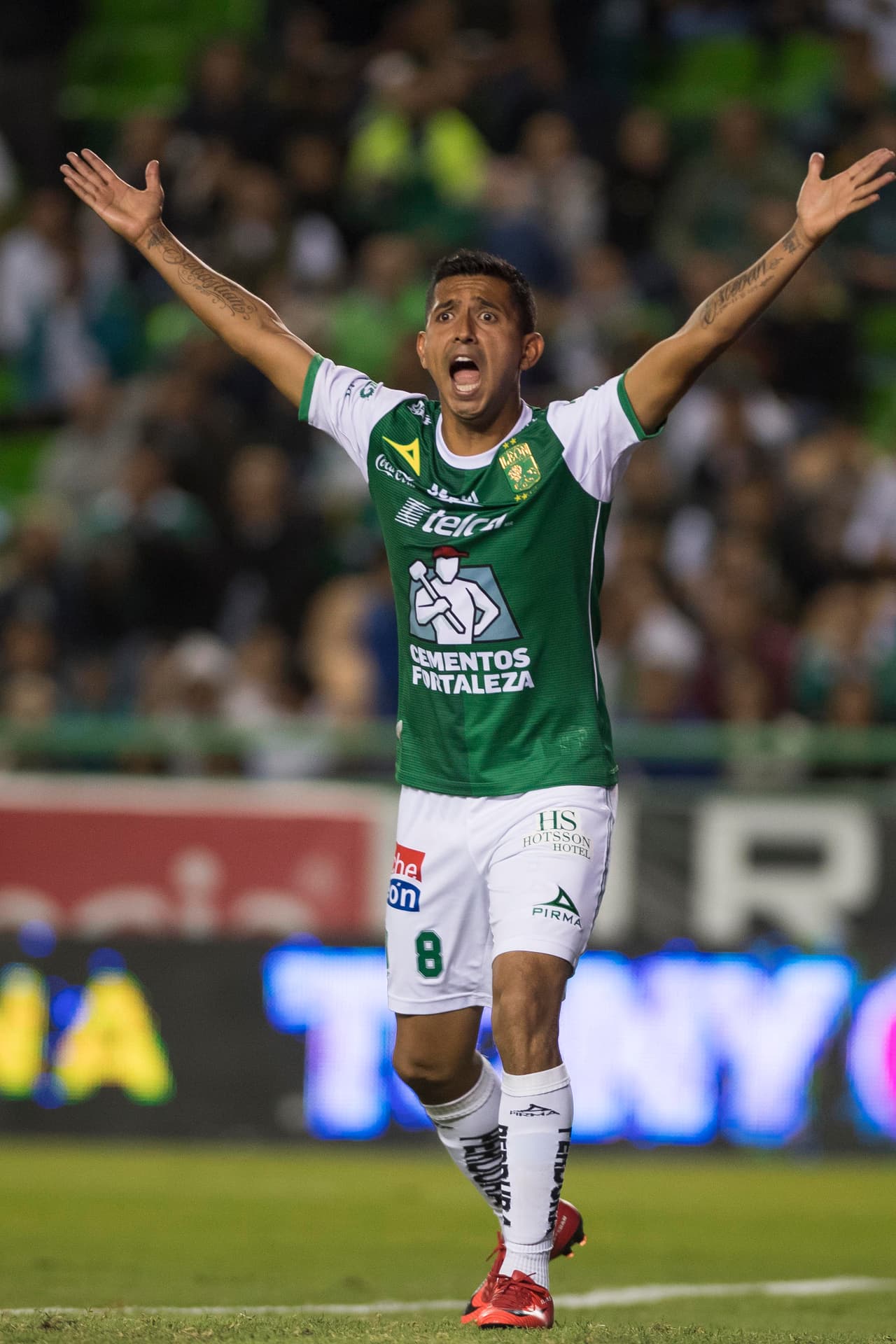 Quizá lo único que le hace falta es que ese juego lo traslade a la Selección Mexicana.