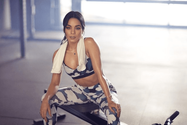 Tiene una dieta pescatariana, es decir, no consume carne, sólo pescado.