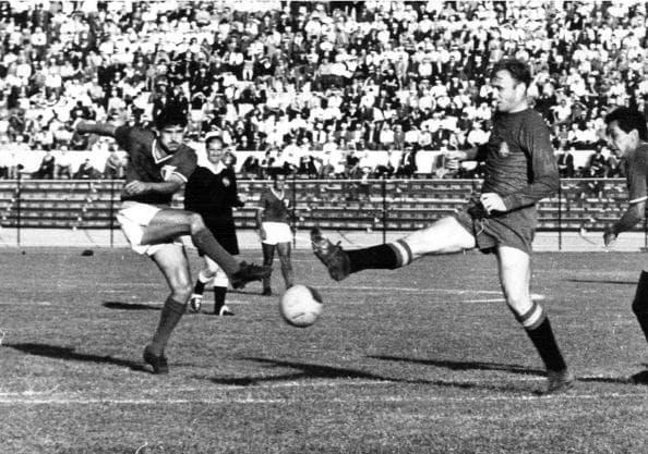 <b>Chile 1962</b>
<br>Con una camiseta muy parecida a la de Suecia 1958, México consiguió su primera victoria en los mundiales frente a Checoslovaquia. Pero el ‘Tri’ perdió contra Brasil y España, despidiéndose de la competencia. 
<br>