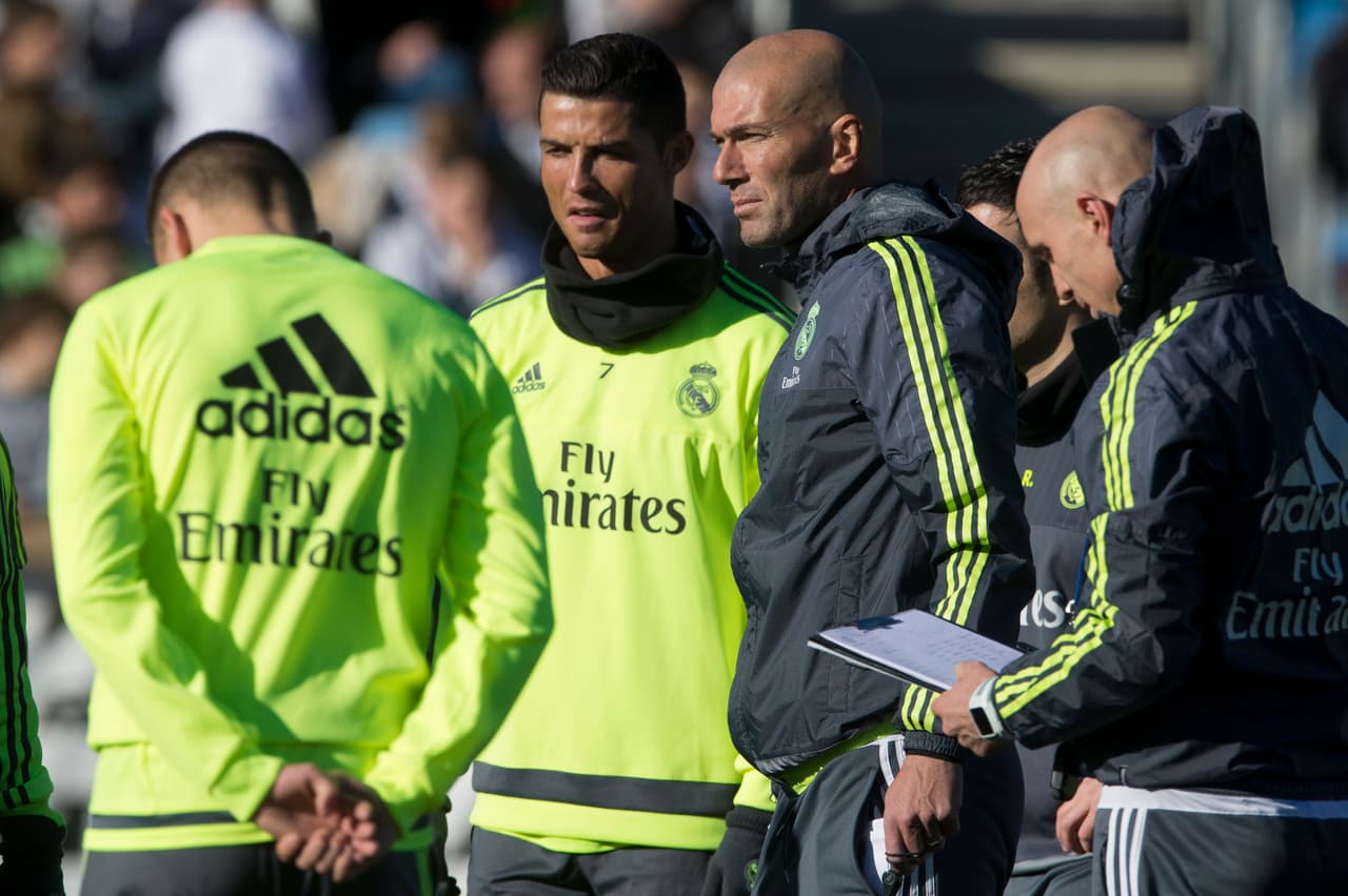 La llegada de Zidane calmó las aguas en Real Madrid, pero CR7 aprovechó para criticar a Rafa Benítez e indicar que la pretemporada con él no fue buena por la cantidad de viajes.