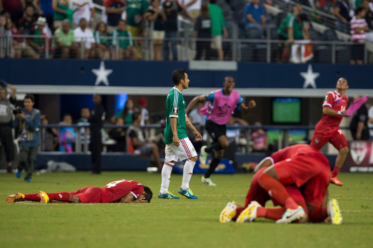 La esperanza de los panameños, dirigidos por Dely Valdés, contrastó con la desilusión del 'Tri', que desataría la salida de José Manuel de la Torre. Crisis en México y el sueño canalero.