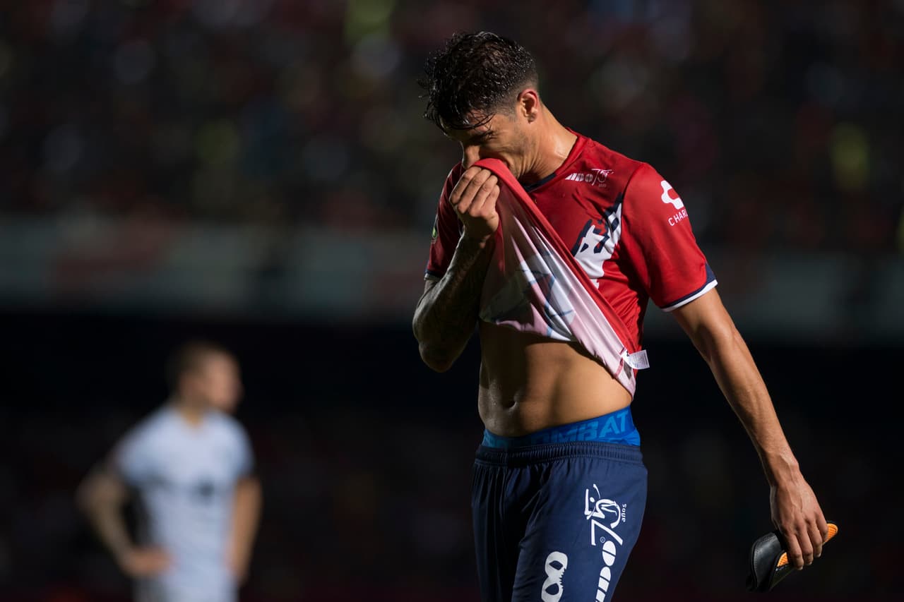 Gabriel Peñalba, Veracruz.- El jugador de los escualos vió el cartón rojo al planchar en el partido contra el América a Osmar Mares.