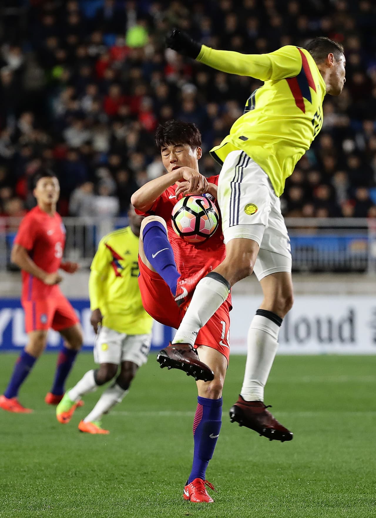 Los jugadores coreanos, rápidos por naturaleza, se comían la cancha ante una Colombia muy alternativa.
