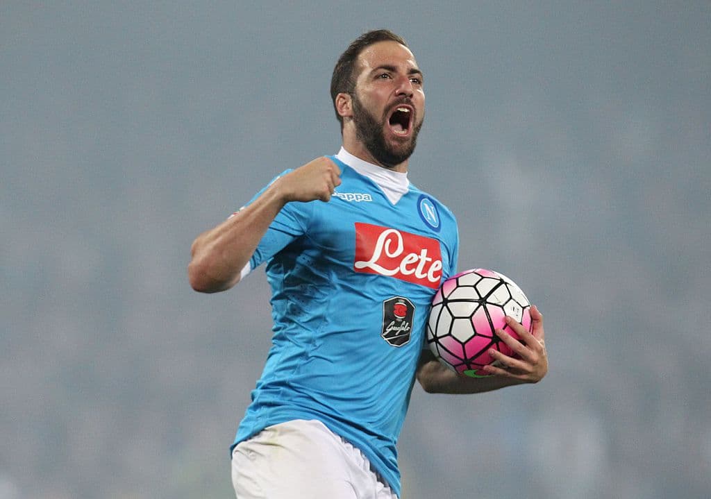 Gonzalo Higuaín estableció una nueva marca goleadora en en la Serie A con los 36 goles alcanzados esta temporada, gracias a un Hat-Trick en la última jornada.