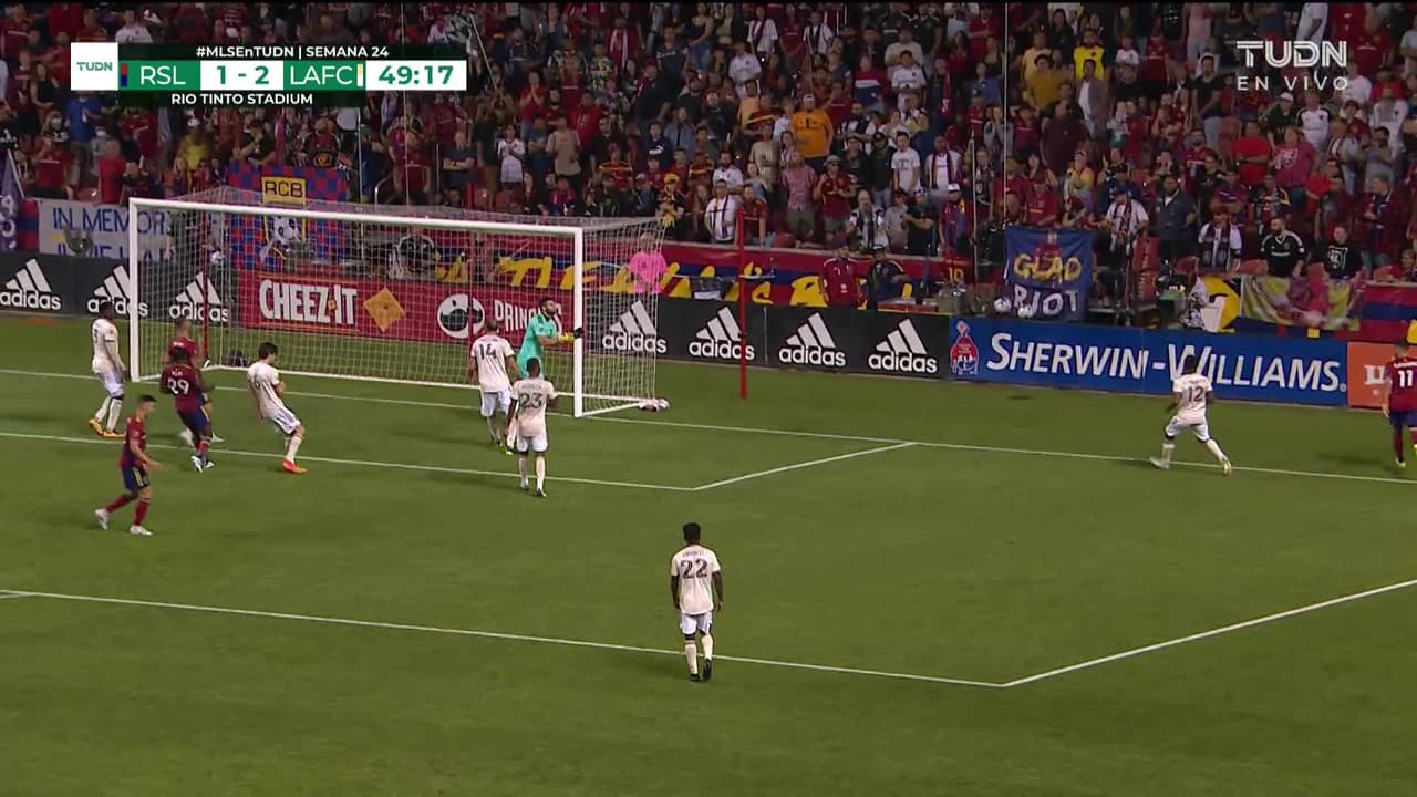 ¡TIRO ATAJADO! disparo por Justin Meram.