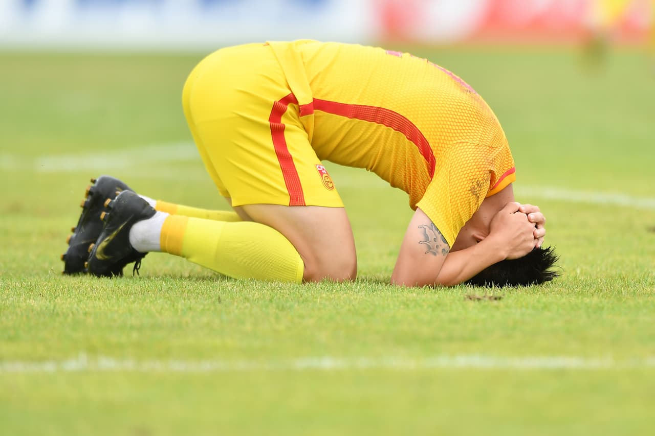 China quedó eliminada con su segunda derrota y emprende camino a casa tras anotar cinco goles y recibir seis.
