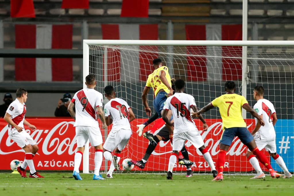 Yerry Mina, Mateus Uribe y Luis Díaz se encargan de golear a Perú 0-3 en la eliminatorias rumbo a Qatar 2020.