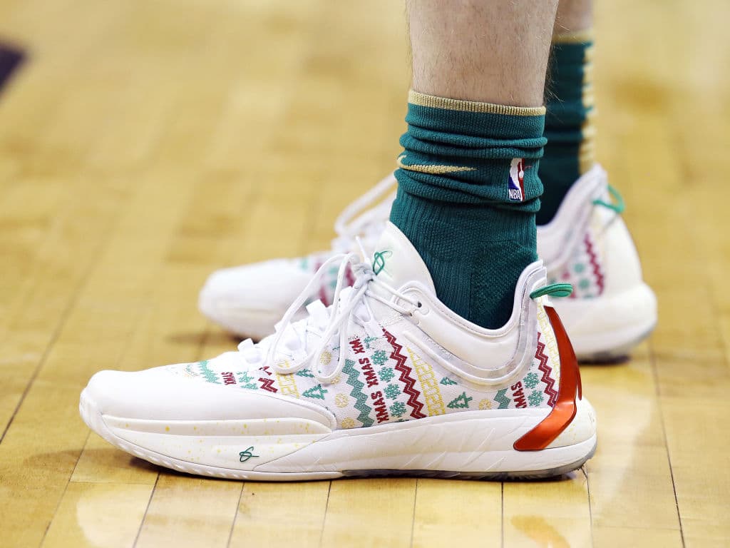 Los jugadores de la NBA juegan con tenis que han marcado una tendencia en la moda, disfruta los diseños más llamativos.