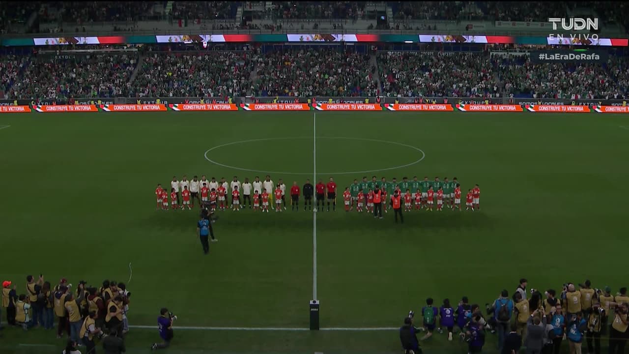 ¡Retumba el Himno Nacional Mexicano vs. Perú en Nueva Jersey!