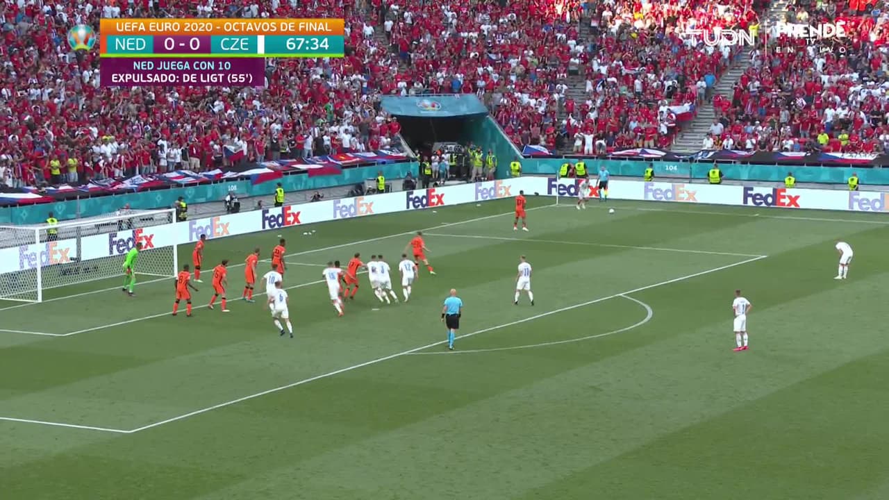 ¡GOL!  anota para República Checa. Tomás Holes