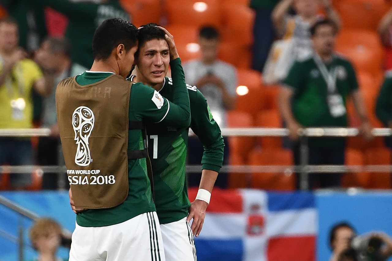 Edson Álvarez en lamento durante el partido entre México y Suecia en Rusia 2018.