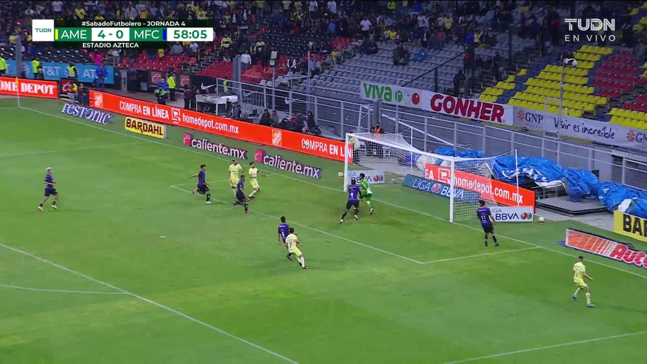 ¡GOOOL! Henry Martín anota para América.