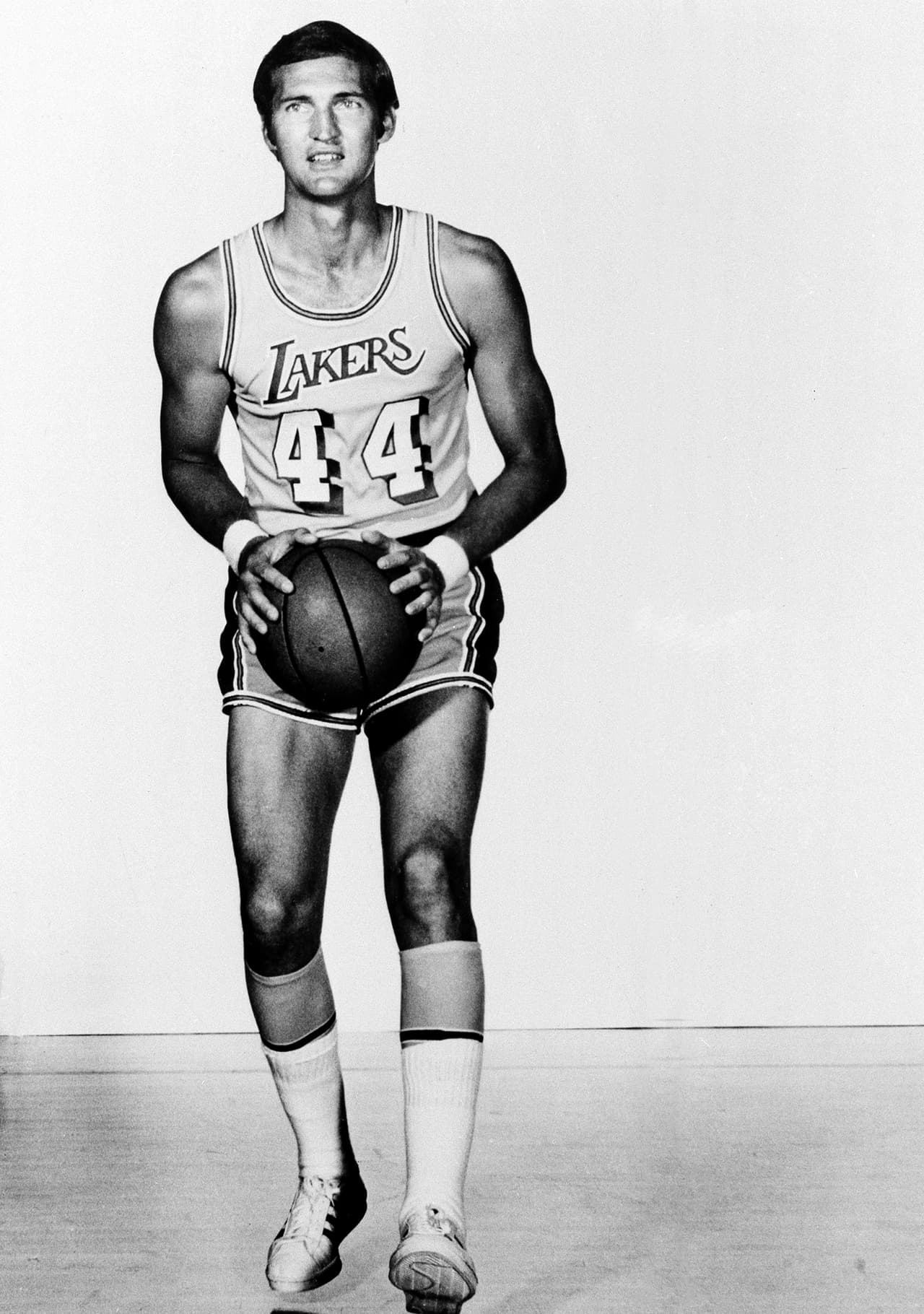 <b>8. Jerry West - </b>Siempre jugó con Los Angeles Lakers llegando a 4,457 puntos en 153 partidos.