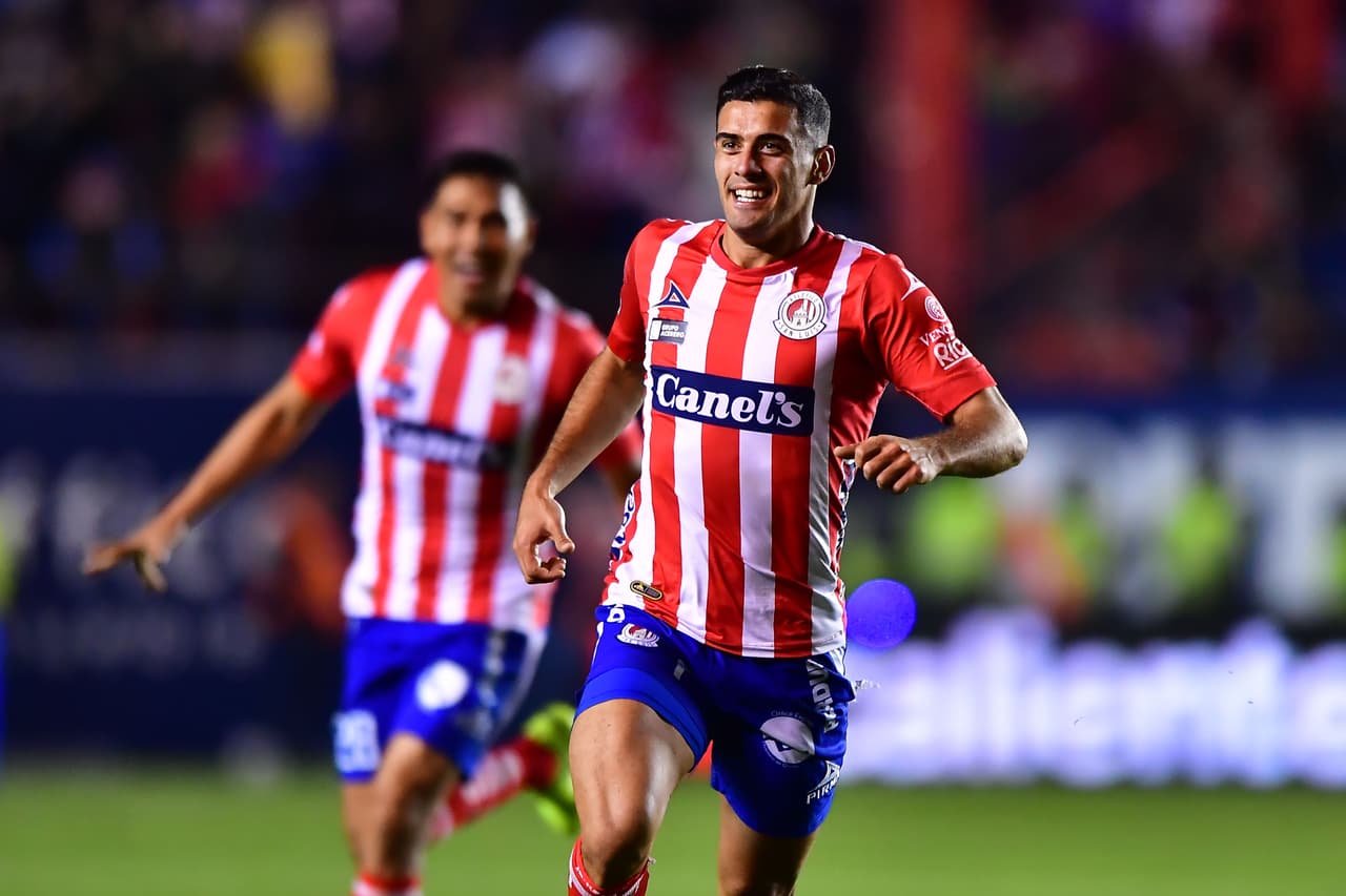 Con goles de Nicolás Ibañez y Germán Berterame por parte del Atlético san Luis y goles de Javier López y Oribe Peralta por parte del Guadalajara, Atlético san Luis y Chivas empatan en duelo con tres penales.