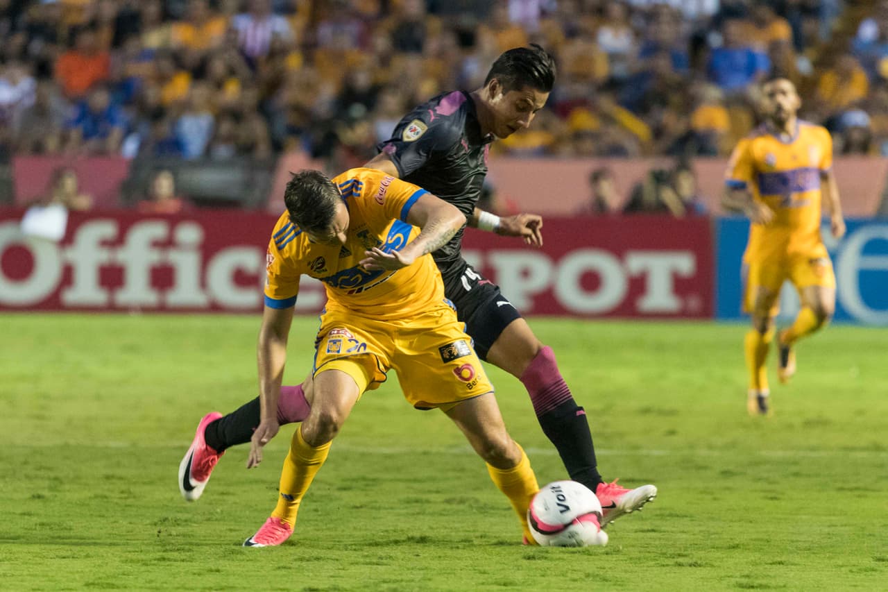 Los primeros minutos fueron de importantes llegadas para ambos equipos. Los porteros salvaron sus marcos al menos en par de ocasiones.