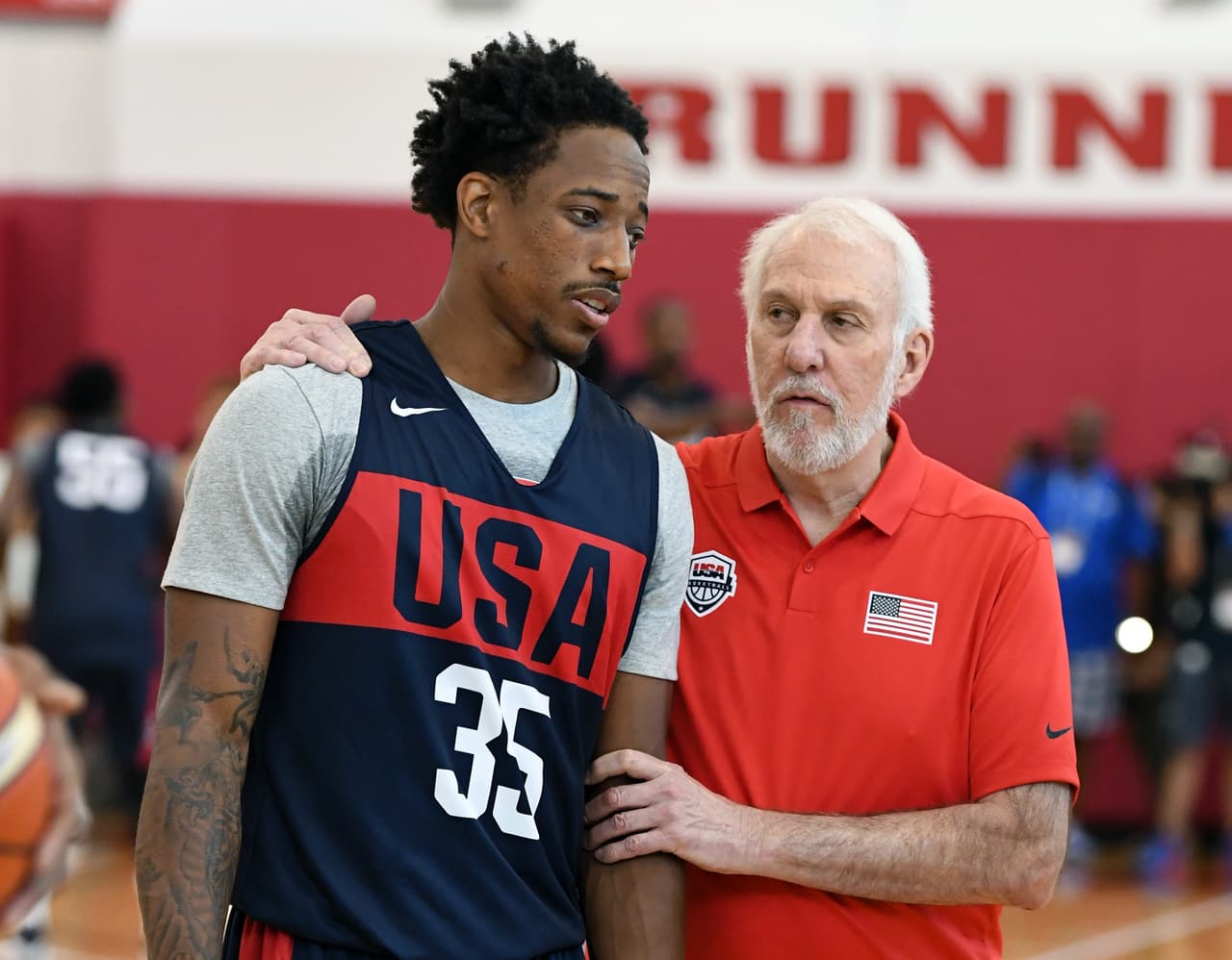 Las conversaciones entre DeRozan y Popovich fueron continuas. El maestro no quiere perder a su pupilo.