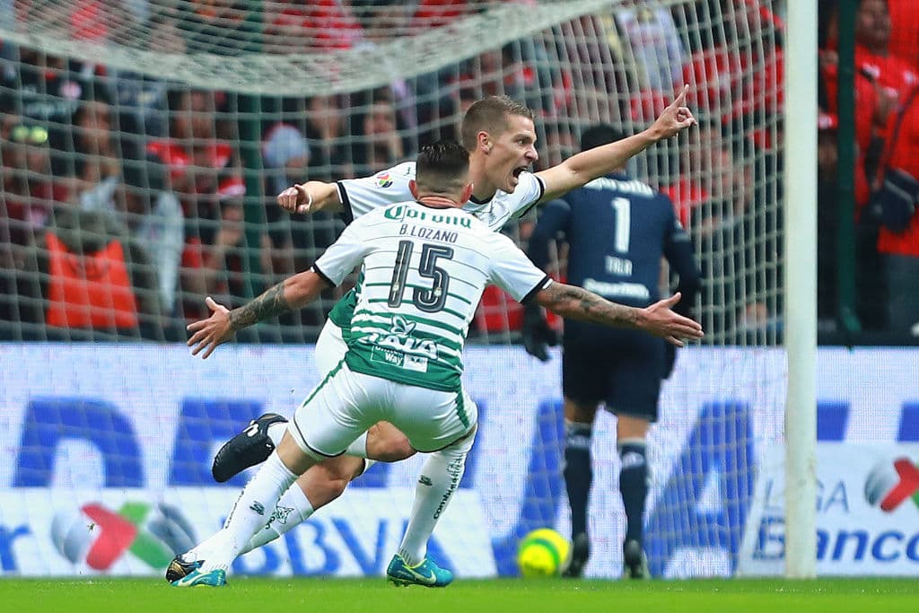 Al minuto 10, Julio César Furch puso el 0-1 para Santos en el partido y para poner la serie 3-1 a su favor.