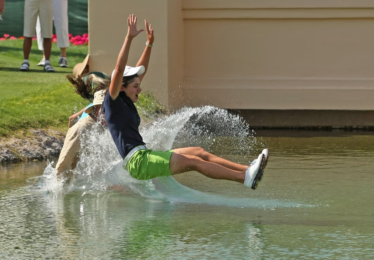 El salto a la gloria de Ochoa llegó así con apenas 26 años de edad y con muestras de calidad, en los que su carisma y talento la hicieron equiparable en la rama femenil a Toger Woods en la masculina.