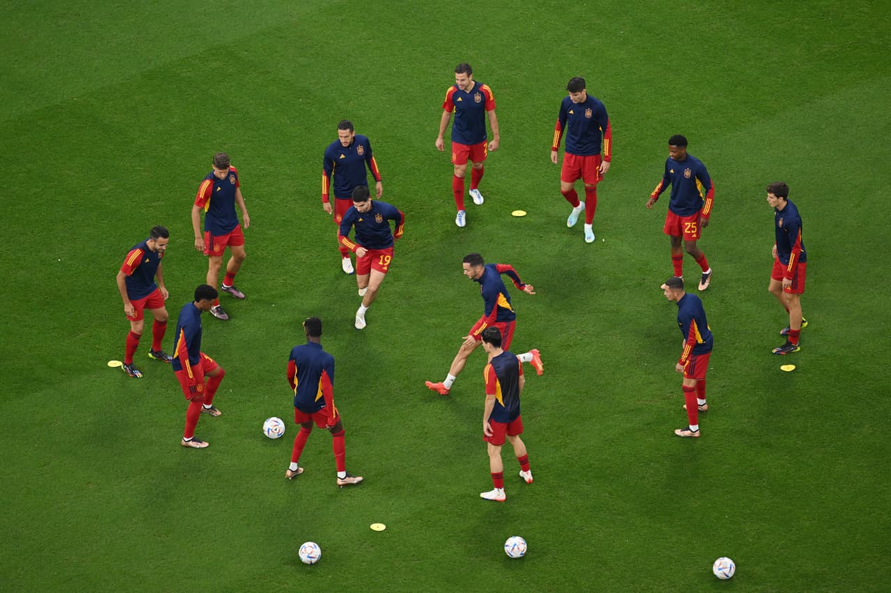 AL KHOR, QATAR - NOVEMBER 27: Spain players warm up prior to the FIFA World Cup Qatar 2022 Group E match between Spain and Germany at Al Bayt Stadium on November 27, 2022 in Al Khor, Qatar. (Photo by Matthias Hangst/Getty Images)