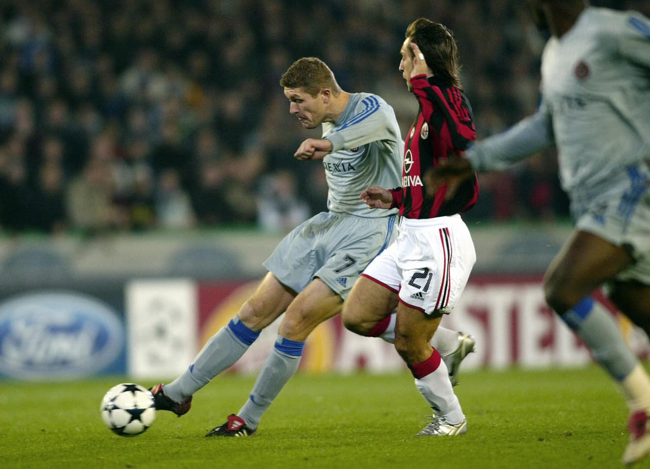 La versión más correcta es que el ‘debut’ se dio en los enfrentamientos entre Milan y Brujas durante la Champions de 2003-04.