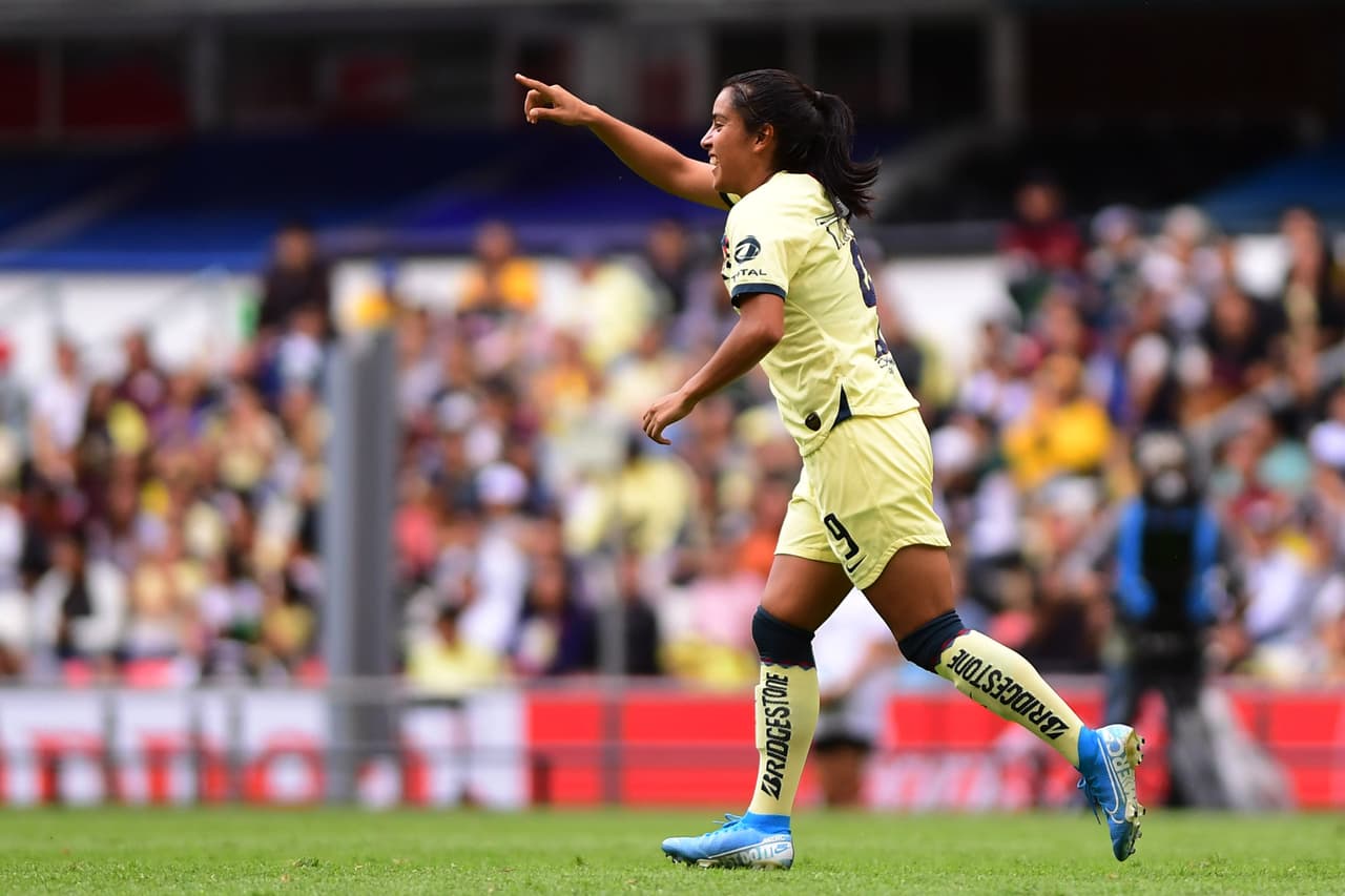 Después de mostrar superioridad en ataque, Lucero Cuevas apareció al 29' y decretó el segundo para las azulcremas. Al descanso el resultado era 2-1 favorable para las locales.