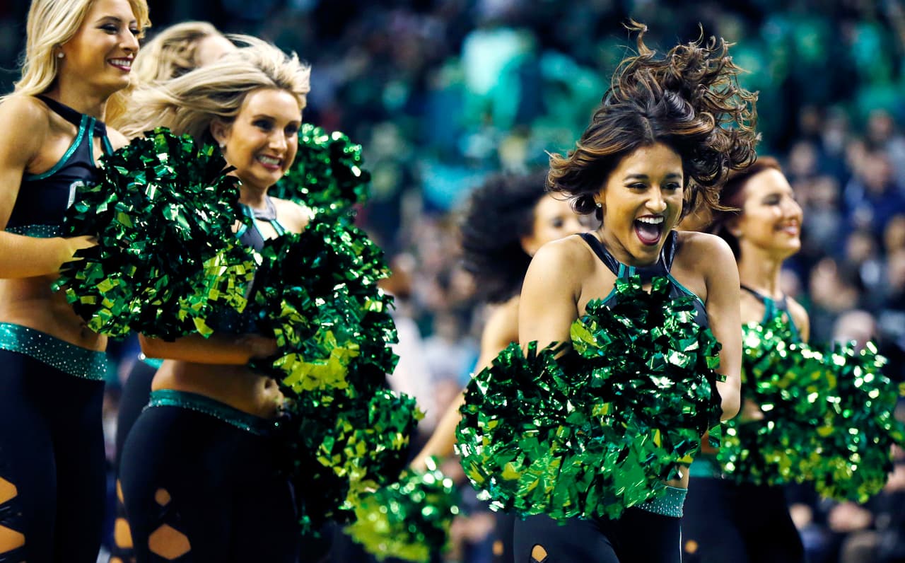 Las porristas de Boston Celtics esperan que con la sensualidad de sus bailes y su belleza sean una motivación especial para que su equipo por fin derrote a Cleveland Cavaliers en las finales de NBA.