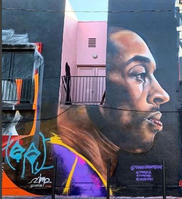 Ubicación: 7753 avenida Melrose, Los Ángeles.